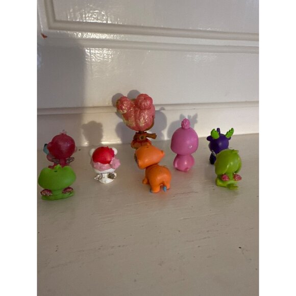 Hatchimals Pixie Royal Snow Ball Playset With 8 Figures & Accessories - Picture 2 of 8